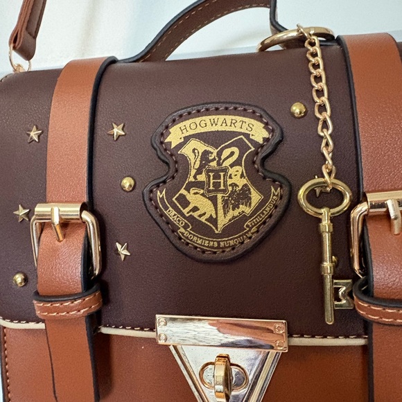 Hogwarts Harry Potter Crossbody Bag - Picture 4 of 7